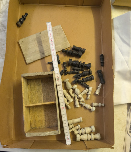 Schachfiguren aus holz - ,