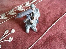 2x Soldat mit Maschinengewehr